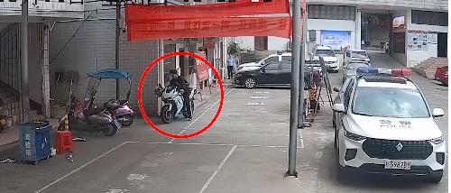 为车过户，少年无证驾驶进车管所：我懂法，特地买正规正牌的……