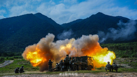 场面震撼！车载火炮实弹射击考核