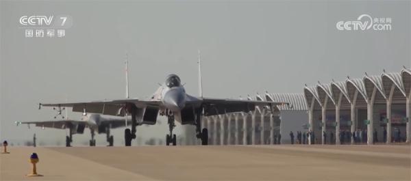 海军舰载航空兵部队组建十周年 海军航空大学成为海空雄鹰的摇篮