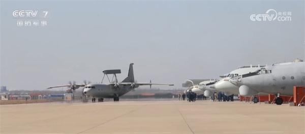 海军舰载航空兵部队组建十周年 海军航空大学成为海空雄鹰的摇篮