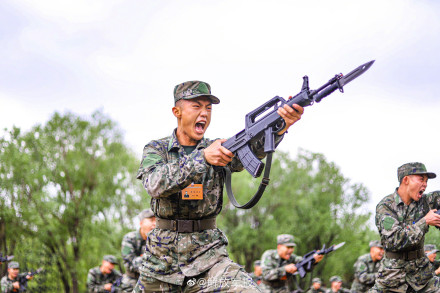 新战友,你拼搏的样子真帅! 新战友,你拼搏的样子真帅!