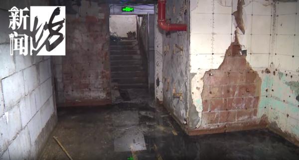 上海市中心一大楼恶臭异常让人疯狂猜想，神秘大门打开后无比震惊！