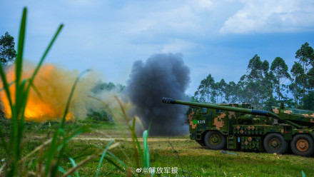 场面震撼！车载火炮实弹射击考核