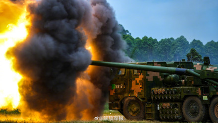 场面震撼！车载火炮实弹射击考核