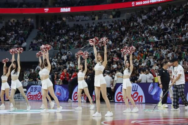 首次！13000名球迷在这个亚运场馆观赛，现场沸腾