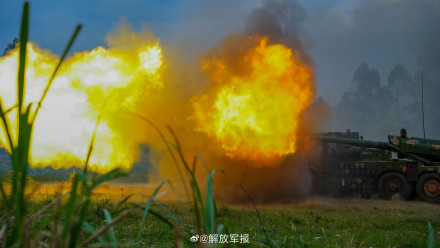 场面震撼！车载火炮实弹射击考核