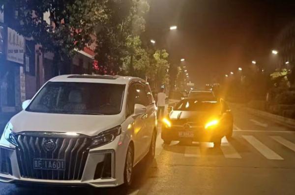 男子遭遇“碰瓷”敲诈&nbsp;，“导演”竟是他朋友！