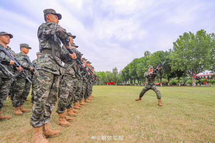 新战友,你拼搏的样子真帅! 新战友,你拼搏的样子真帅!