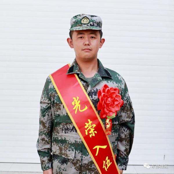 二次入伍,他意外在网络走红,其背后的故事更温暖…… 二次入伍,他意外在网络走红,其背后的故事更温暖……