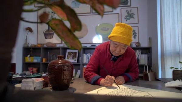 74岁学画2年后办个人画展，阿籽奶奶：“什么时候都可以重新开始”