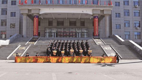 一时冲动酿成血案,逃亡30年惶惶不可终日,被捕后他终于如释重负…… 一时冲动酿成血案,逃亡30年惶惶不可终日,被捕后他终于如释重负……