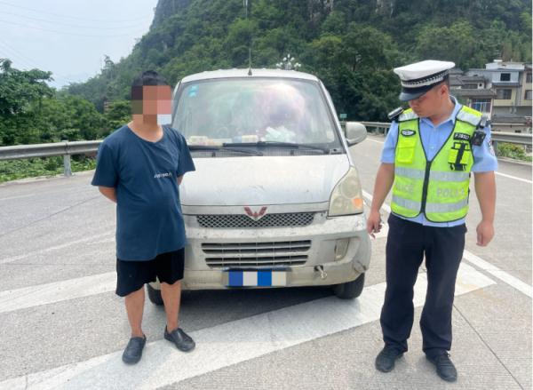 男子无证驾车被查语出惊人:一万块的驾照代考中! 男子无证驾车被查语出惊人:一万块的驾照代考中!