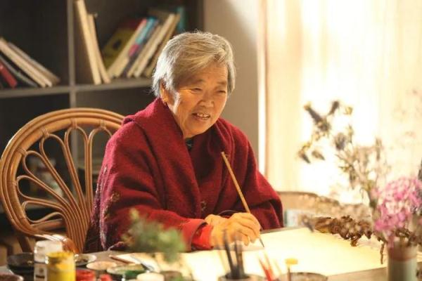 74岁学画2年后办个人画展，阿籽奶奶：“什么时候都可以重新开始”