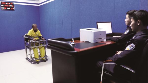 一时冲动酿成血案,逃亡30年惶惶不可终日,被捕后他终于如释重负…… 一时冲动酿成血案,逃亡30年惶惶不可终日,被捕后他终于如释重负……