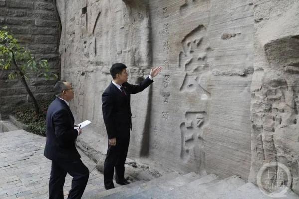 佛图关摩崖石刻修缮后再现昔日风华，背后竟有这样的故事