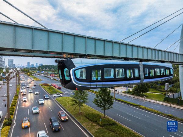 驶向未来！“光谷光子号”空轨建成试跑