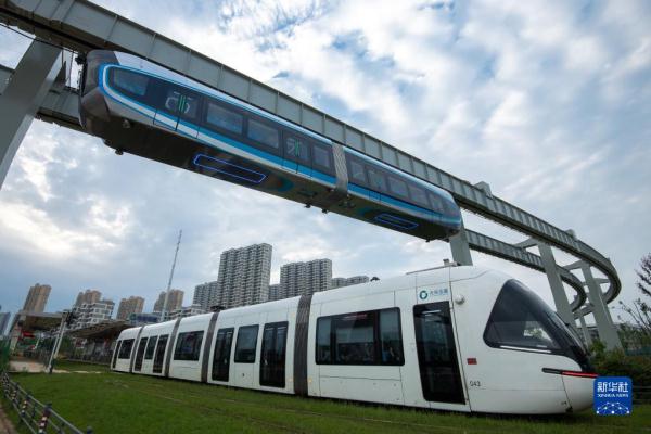 驶向未来！“光谷光子号”空轨建成试跑