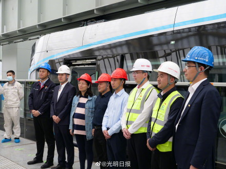 乘坐光谷空轨列车是怎样的体验