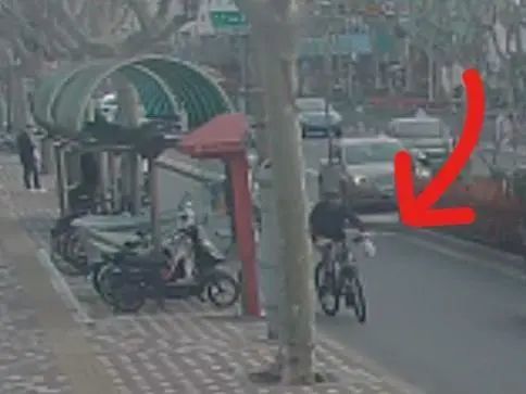 锁住偷来的车还“以旧换新”?两名蟊贼上演“花式偷车” 锁住偷来的车还“以旧换新”?两名蟊贼上演“花式偷车”