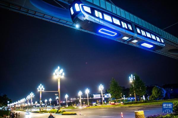 驶向未来！“光谷光子号”空轨建成试跑