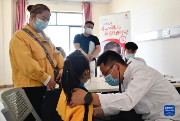 爱心送到天山脚下