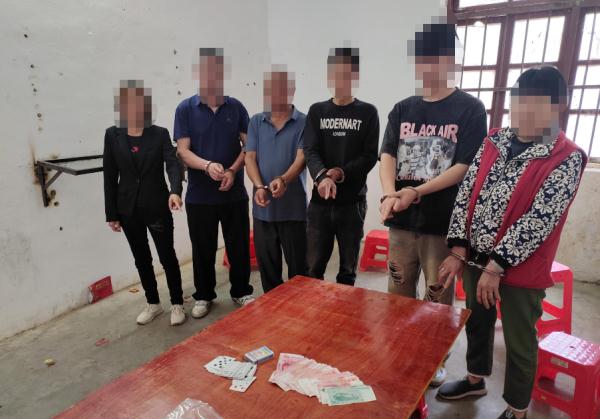 民房传出疯狂欢呼声,结果多人被抓! 民房传出疯狂欢呼声,结果多人被抓!