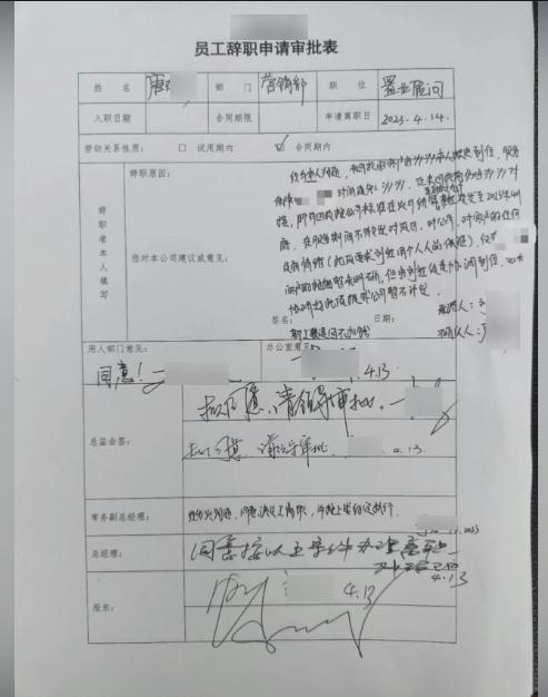 女子霸停车位数月拒绝挪车，还要“看合同”！沟通无果，业主一怒直接焊死......