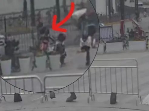 锁住偷来的车还“以旧换新”?两名蟊贼上演“花式偷车” 锁住偷来的车还“以旧换新”?两名蟊贼上演“花式偷车”