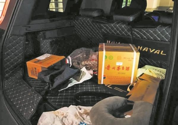 推销整箱“茅台”只有包装箱是真的,骗子流窜多地在温州落网 推销整箱“茅台”只有包装箱是真的,骗子流窜多地在温州落网