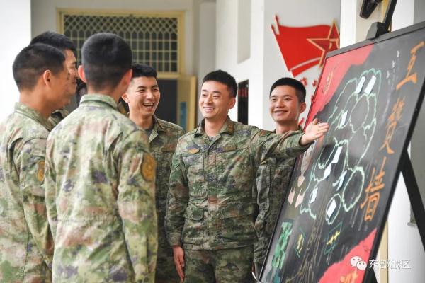 经历过汶川地震的男孩，成为了“降魔神兵”！
