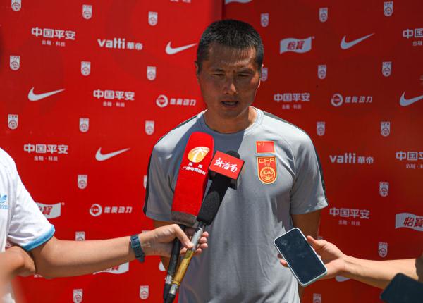 国足领队邵佳一：亚洲杯同组对手都不弱