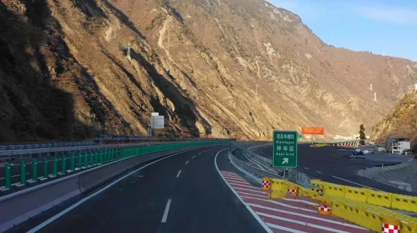 这里，是十五年后的四川