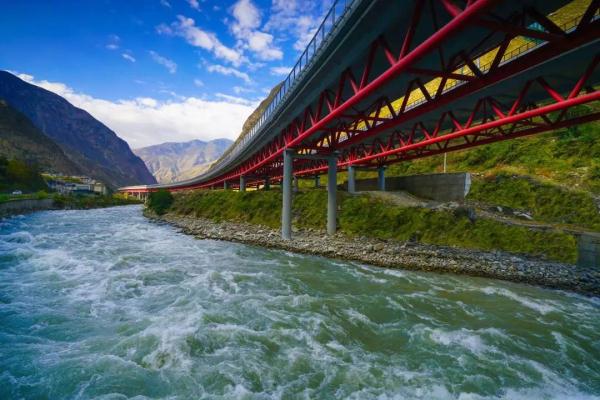 这里，是十五年后的四川