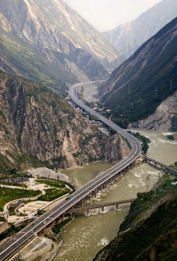 这里，是十五年后的四川