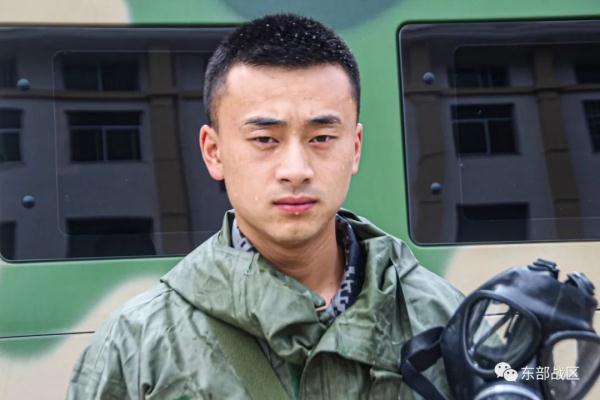 经历过汶川地震的男孩，成为了“降魔神兵”！