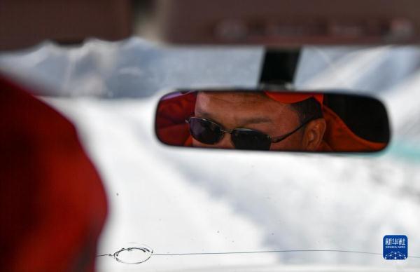 新华全媒+丨守护天山路 新华全媒+丨守护天山路