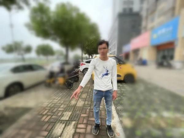 辣眼睛!广西一男子深夜男扮女装作案 辣眼睛!广西一男子深夜男扮女装作案