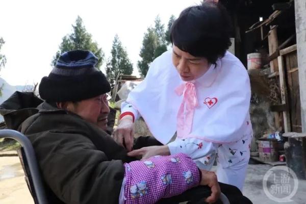 时隔6年 重庆护士再获南丁格尔奖章