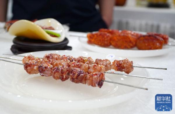 2023山东工艺美术博览会暨“山东手造”精品展在济南举行