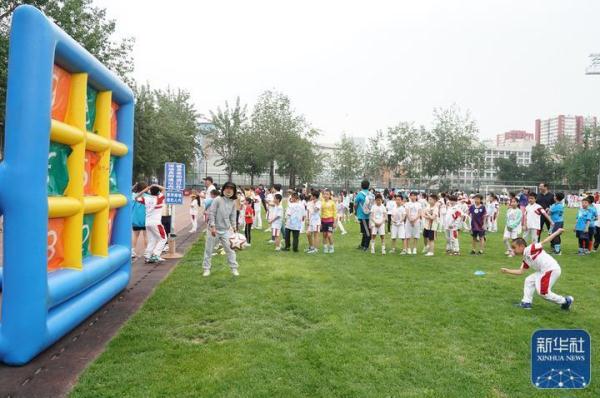 欢乐足球嘉年华 强身健体伴成长 欢乐足球嘉年华 强身健体伴成长