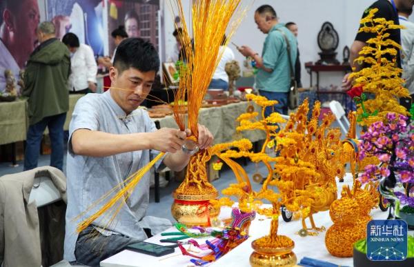 2023山东工艺美术博览会暨“山东手造”精品展在济南举行