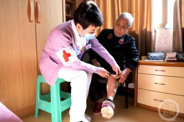 时隔6年 重庆护士再获南丁格尔奖章