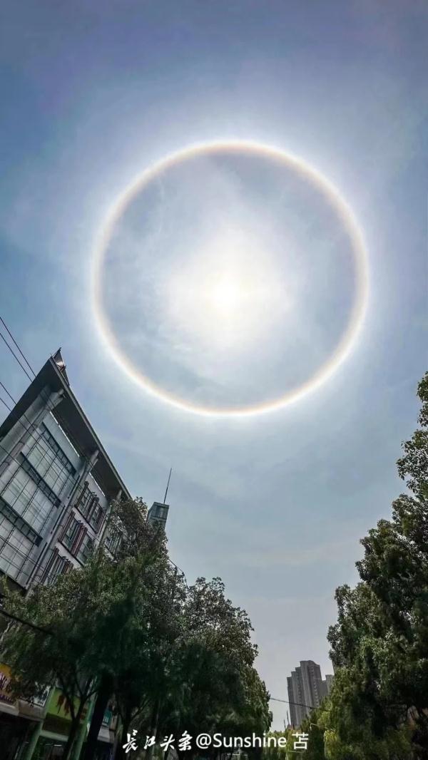 谁在天上吹了个泡泡？武汉出现日晕奇观