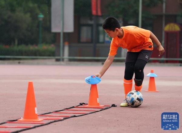 欢乐足球嘉年华 强身健体伴成长 欢乐足球嘉年华 强身健体伴成长