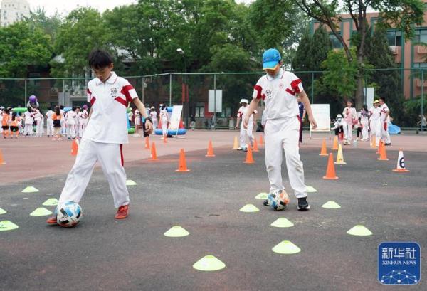 欢乐足球嘉年华 强身健体伴成长 欢乐足球嘉年华 强身健体伴成长