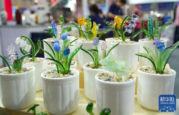 2023山东工艺美术博览会暨“山东手造”精品展在济南举行