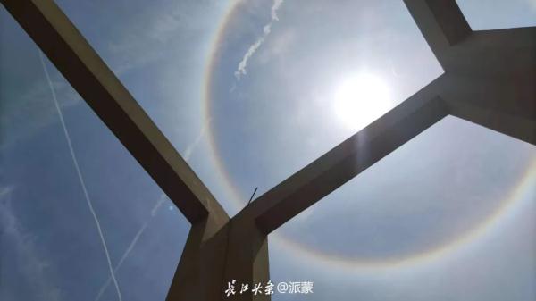 谁在天上吹了个泡泡？武汉出现日晕奇观