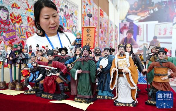 2023山东工艺美术博览会暨“山东手造”精品展在济南举行