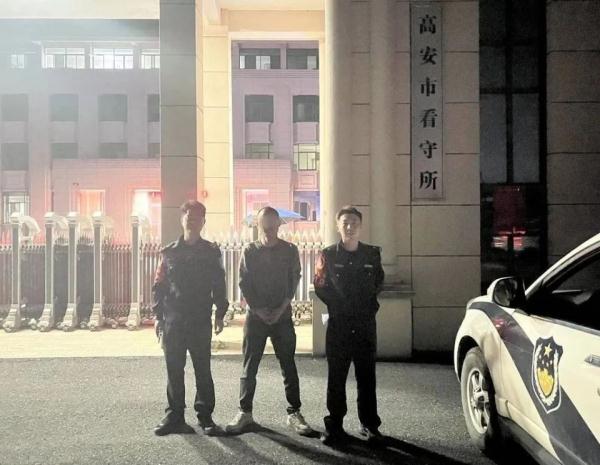 离大谱！男子对过世亲戚怀恨在心，在公墓盗走骨灰扔河里