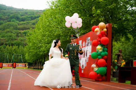 高甜！军营集体婚礼浪漫来袭